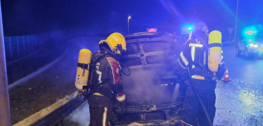 Así quedó el vehículo tras el incendio