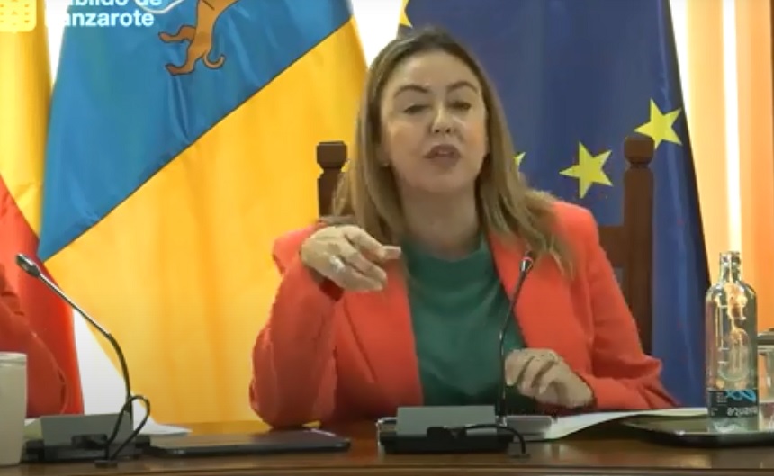María Dolores Corujo en el pleno del Cabildo de Lanzarote.