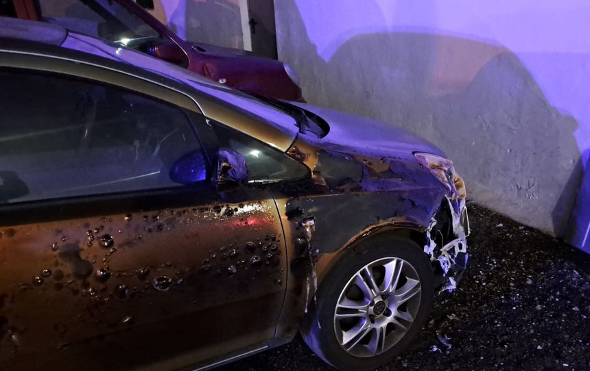 Coche incendiado en Arrecife.
