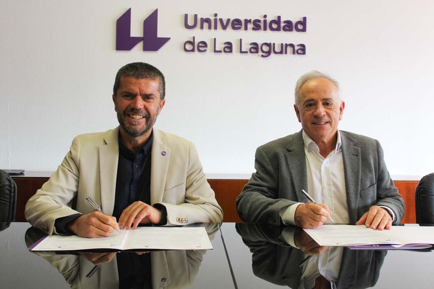 Momento de la firma del convenio.