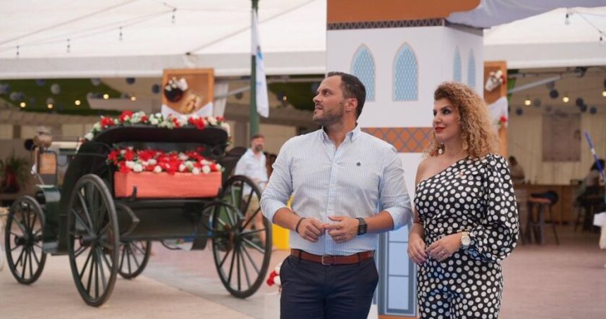 El alcalde y la concejal de Turismo visitando la feria