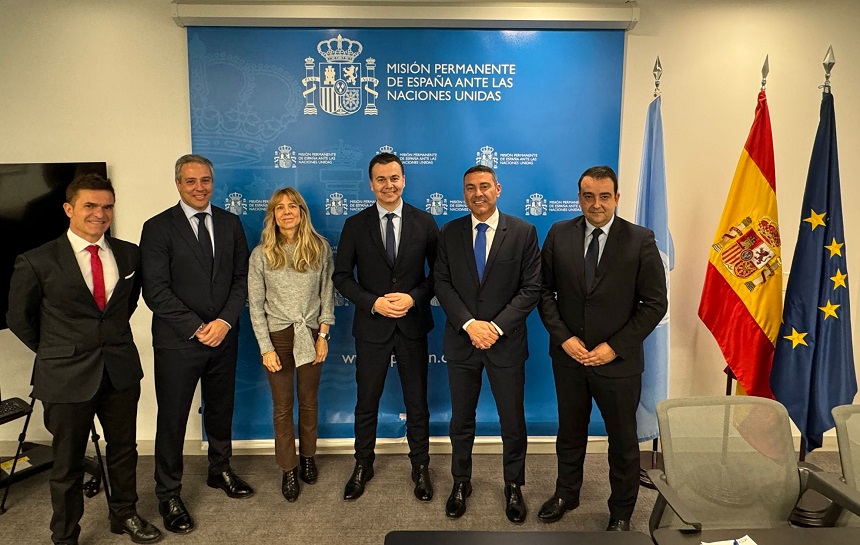 Los representantes de Lanzarote con Héctor Gómez.