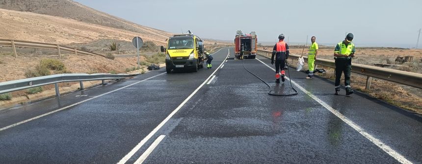 La gente que participó en el operativo tardó poco en recomponer la vía