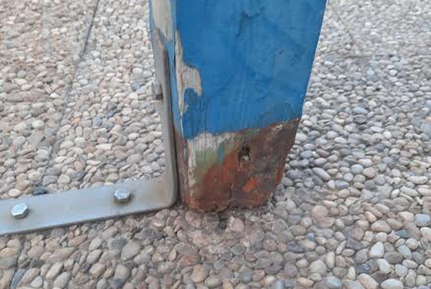 Uno de los postes de las infraestructuras de la capital.