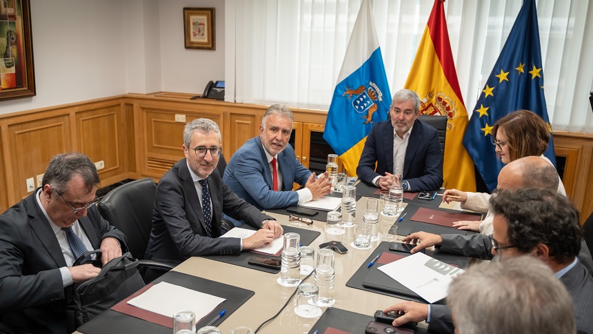 Imagen del encuentro entre los componentes de los dos equipos de trabajo.