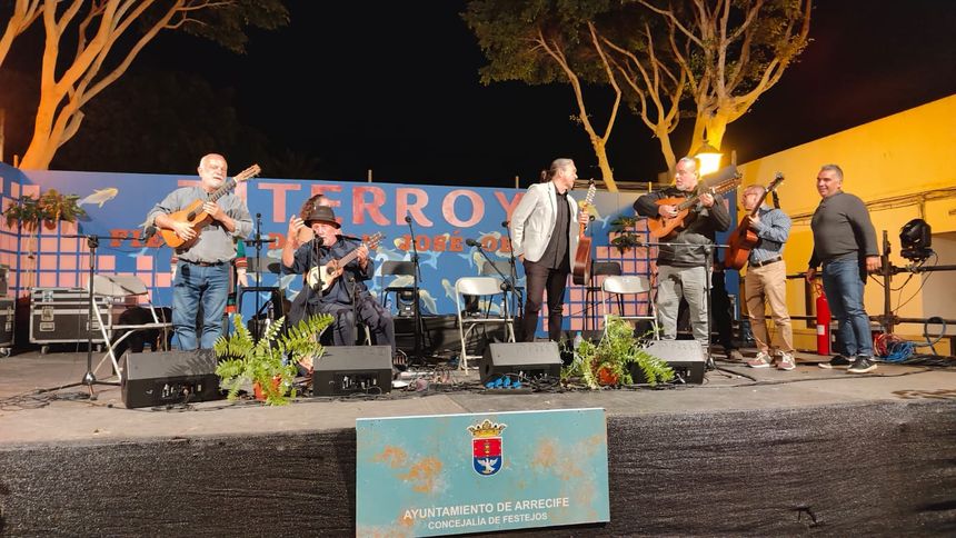 Los artistas en un momento de la actuación.