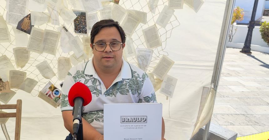 Braulio, uno de los escritores que firmó ejemplares en la Feria.