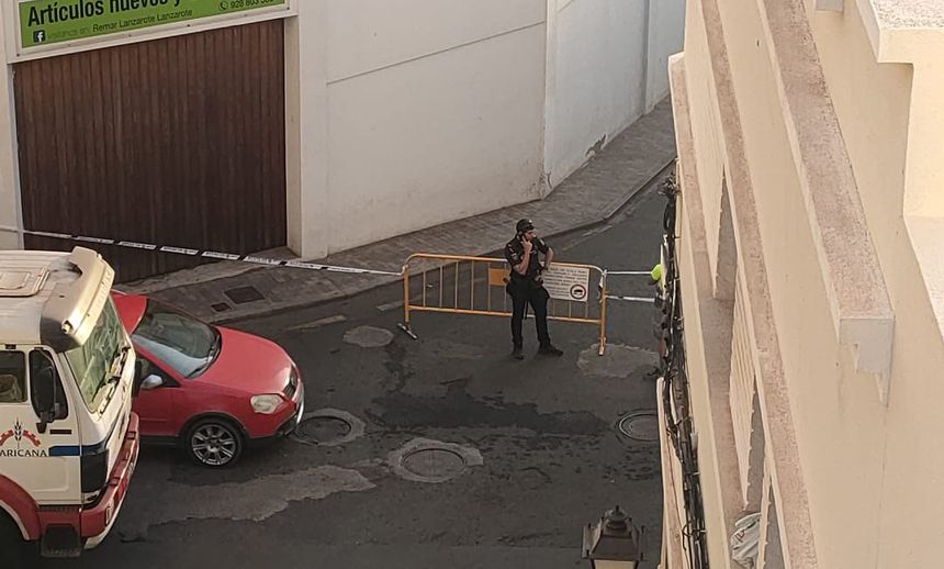 Los agentes de la Policía Nacional a primera hora de la mañana de este jueves.