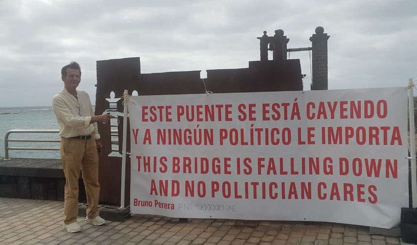 Imagen de Bruno Perera esta semana frente al Puente de las Bolas, en Arrecife.