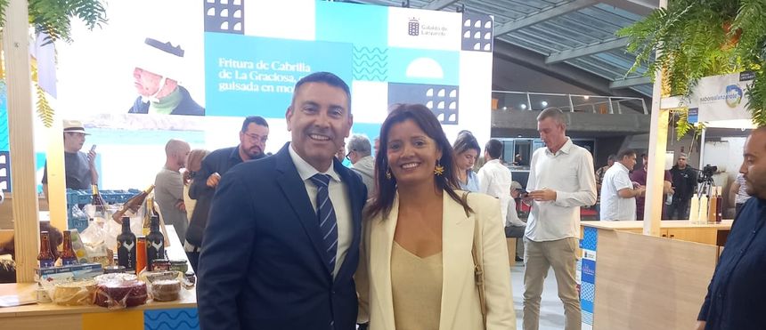 El presidente del Cabildo, Oswaldo Betancort, y la alcaldesa de Teguise, Olivia Duque, en Gastrocanarias.