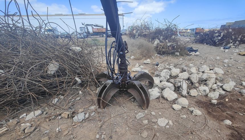 Actuación de la Policía Local de Arrecife en materia de medio ambiente. Zona de intervención en la capital de Lanzarote, y material arrojado por la empresa
