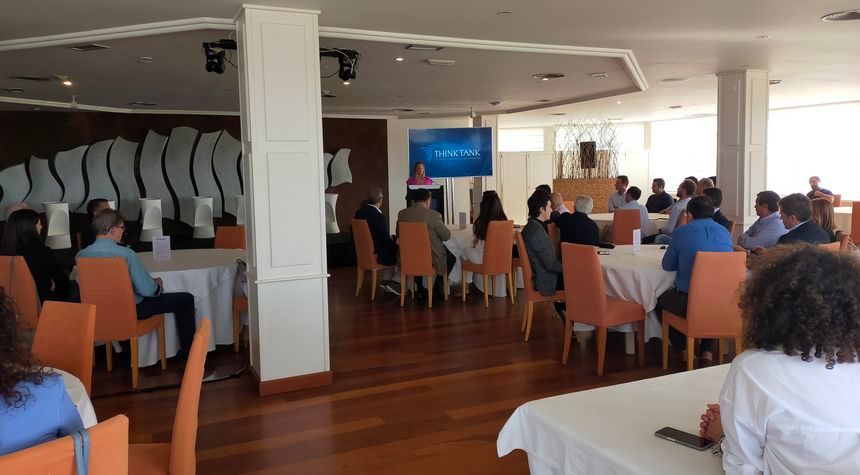 Arranque de las jornadas en el momento en el que se fue llenando la sala