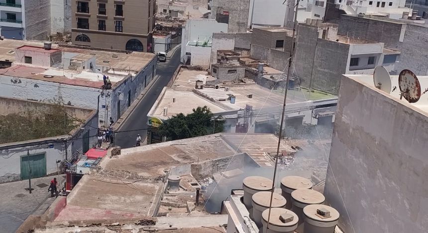 El incendio visto desde una azotea de otro edificio cercano