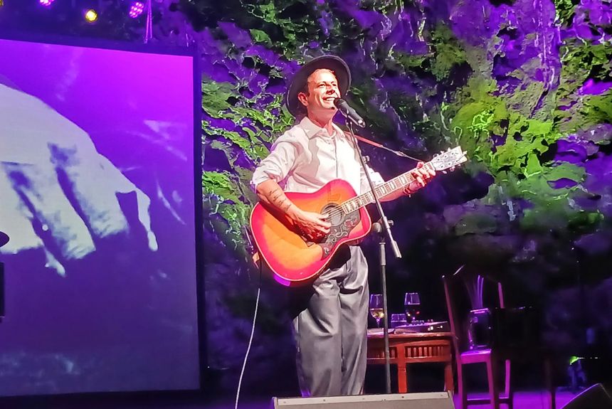 Coti en el concierto ofrecido en Jameos del Agua