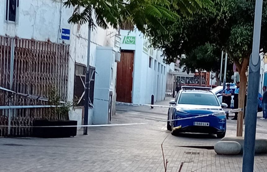 Imagen de la zona precintada y vigilada por agentes de la Policía Local