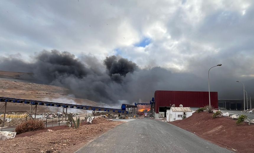 Incendio producido este lunes en el vertedero de Zonzamas.