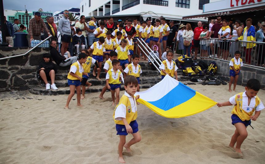 Los niños abrieron la exhibición de lucha en Playa Blanca