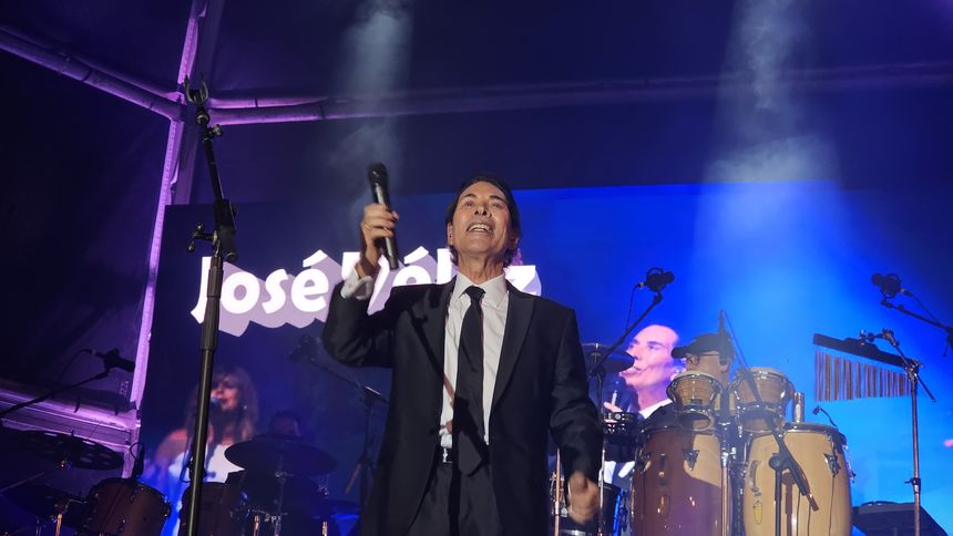 El veterano artista lo dio todo en el escenario
