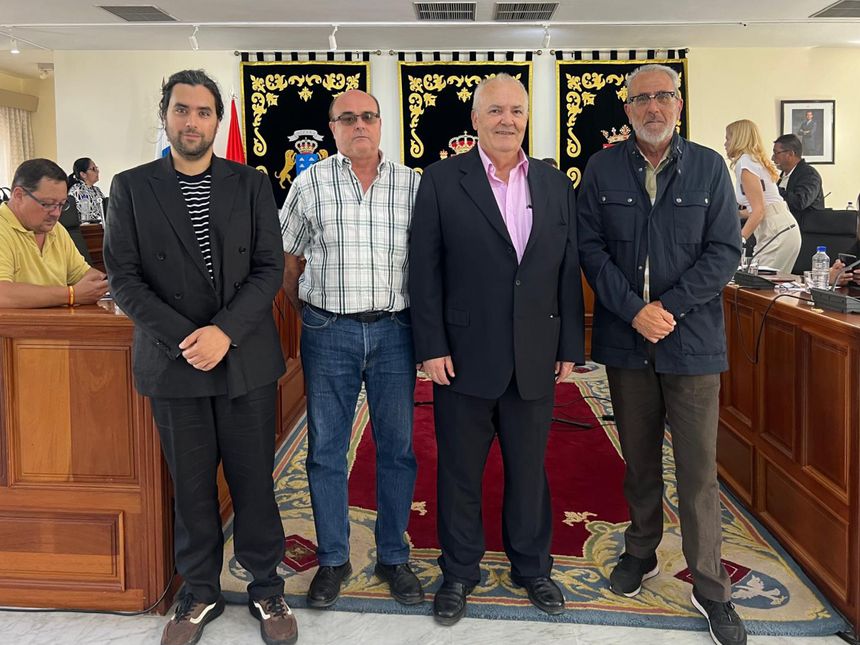 Los representantes de la Parranda con los integrantes del Grupo Mixto