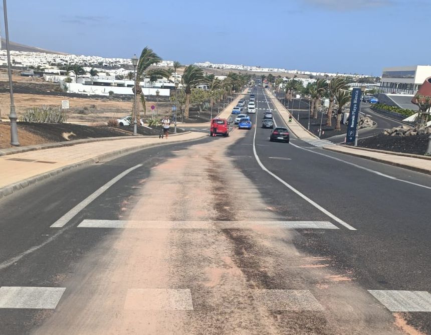 Imagen del impresionante reguero que se originó tras el accidente