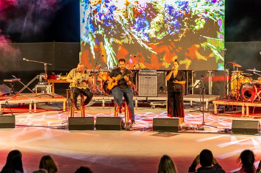 Almudena Hernández Adrián Niz y Jose Vicente Pérez