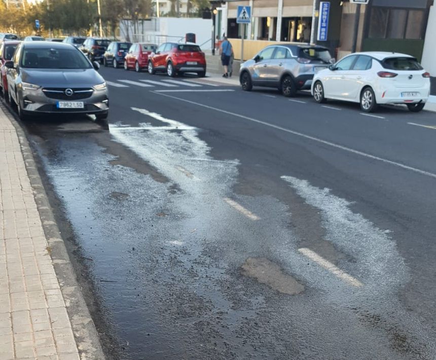 Las aguas fecales llegaban hasta la zona en la que se encuentran los bares y los restaurantes de esa calle