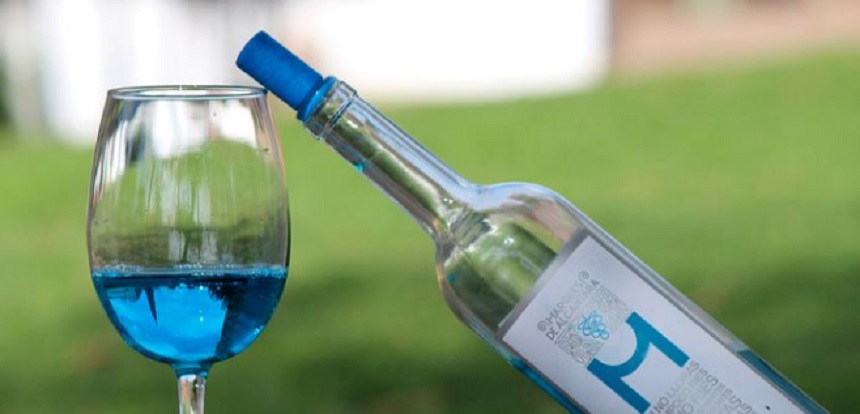 Hay marcas que también venden vino de color azul.