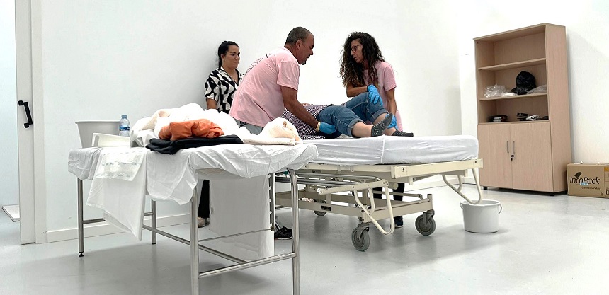 Prácticas entre alumnos realizadas en el aula taller de Playa Blanca, la experiencia que ahora se traslada a los hogares.