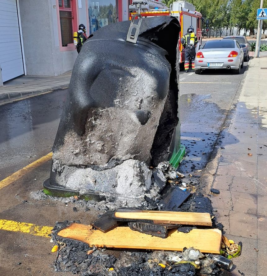 Así quedó el contenedor tras el incendio