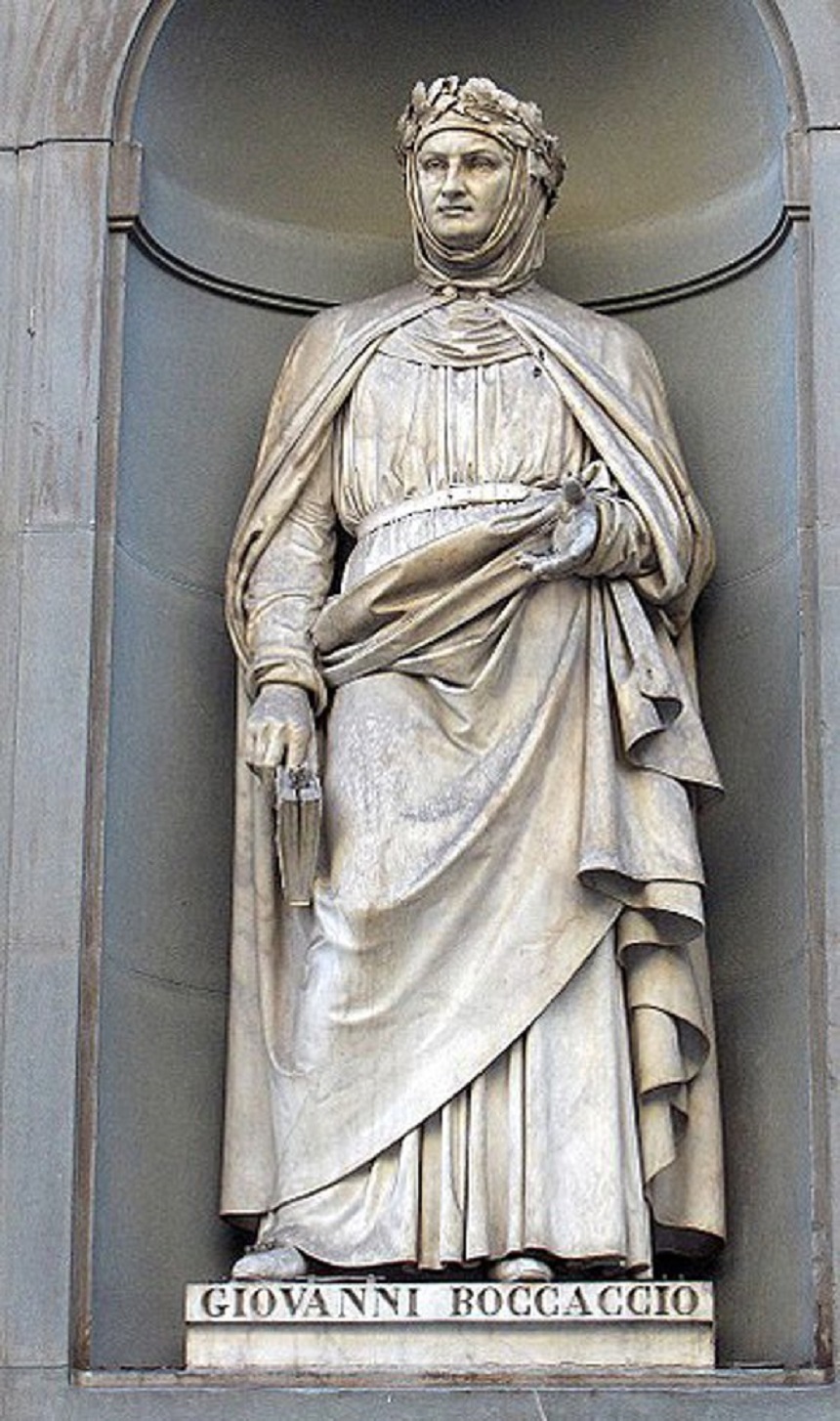 estatua-de-giovanni-boccaccio-que-puede-admirarse-en-la-galeria-de-los-uffizi-florencia_12c6e2ca_221214073315_550x930
