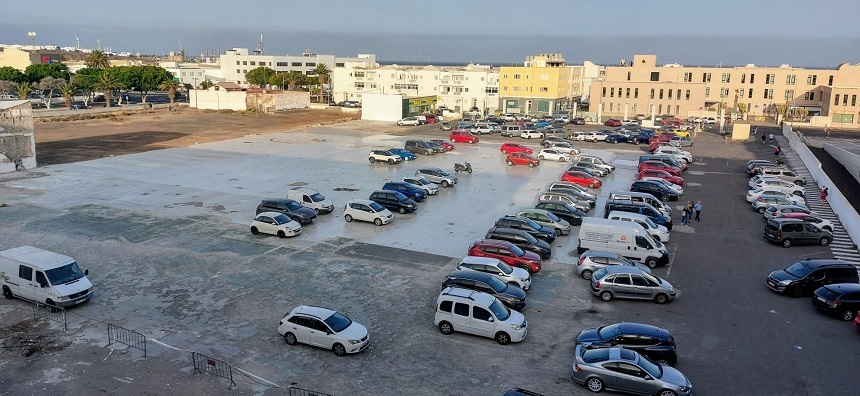 Arrecife habilita dos grandes zonas de estacionamiento para las Fiestas de San Ginés. Junto a este aparcamiento hay una parada de la Línea 3, que amplía su horario hasta la 1 de la noche 
