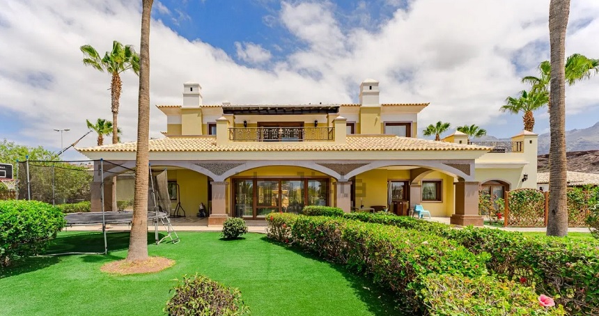 Fachada de la casa más cara en venta en Canarias.