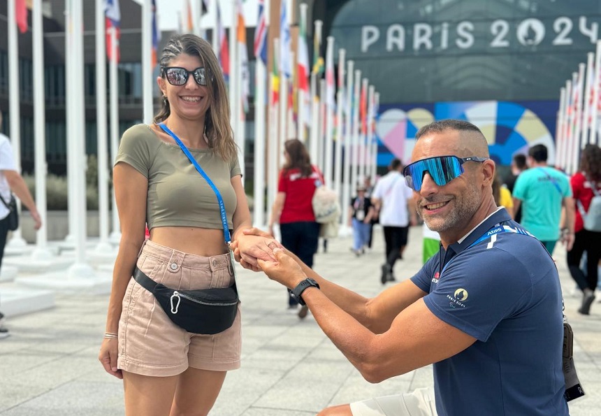 La novia y el novio sonrientes ante el feliz instante que no olvidarán jamás.
