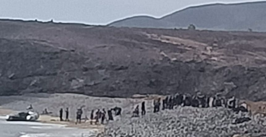 Los inmigrantes en el momento de su llegada en una imagen captada por los vecinos.