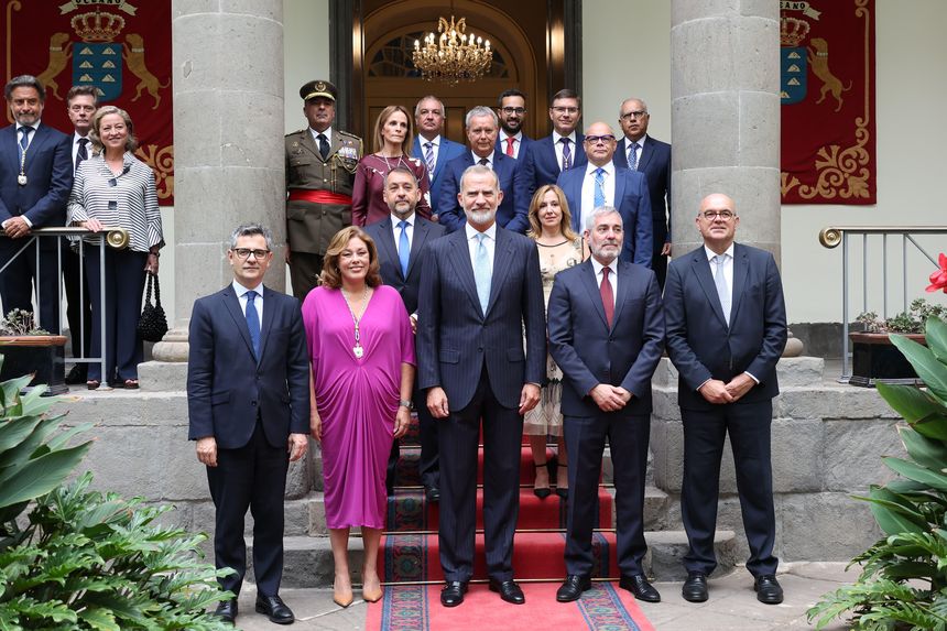 Autoridades en el acto institucional.