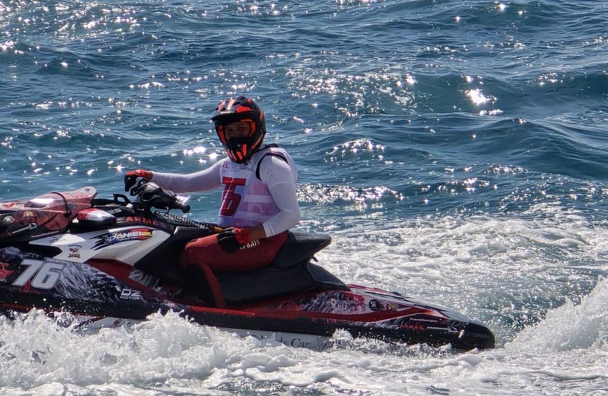 Daniel con su moto antes de iniciar el recorrido