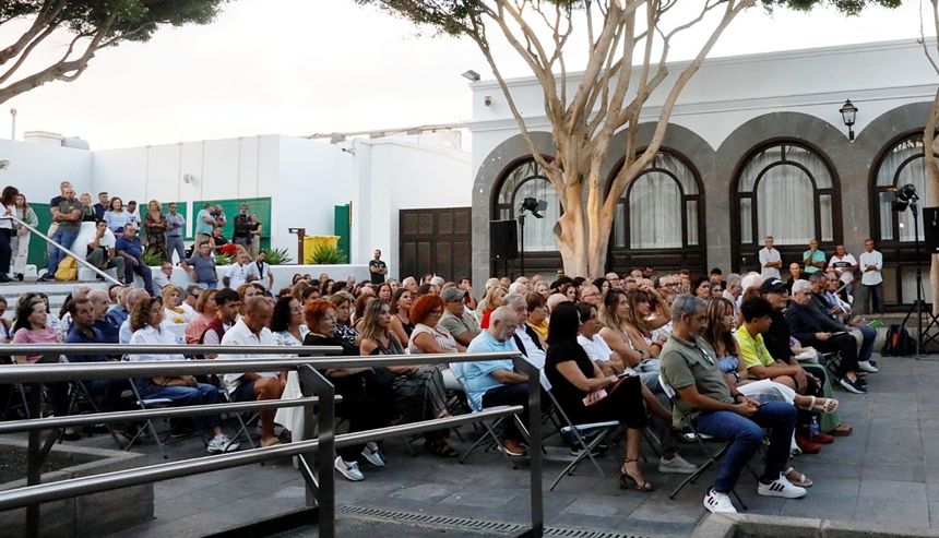No quedó un asiento libre para seguir el acto.