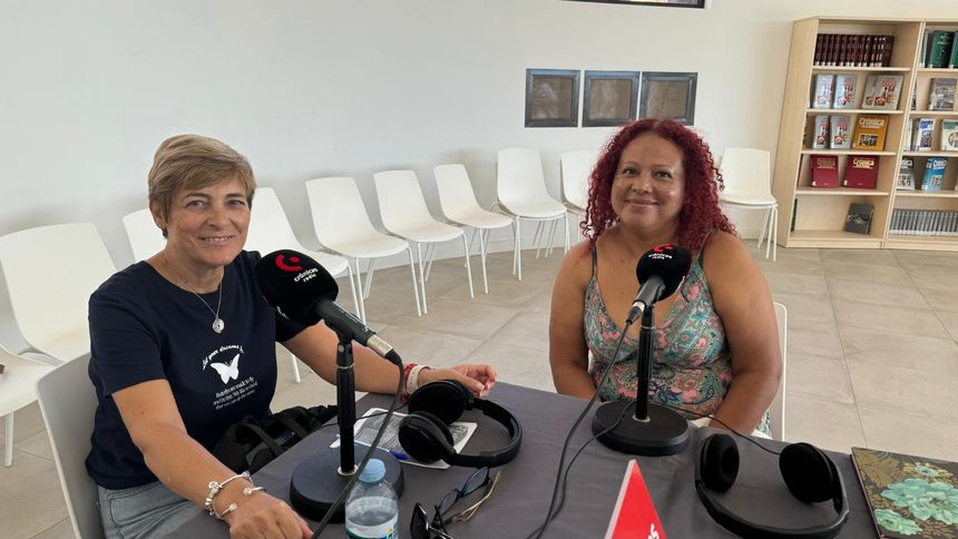 Yolanda Morales y Yéssica Fernandez, representantes de la Comisión de Fiestas.