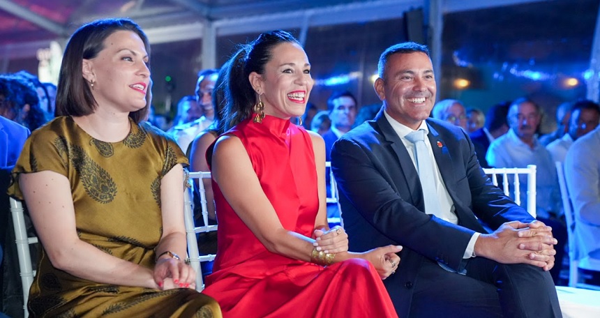 El presidente del Cabildo junto a las consejeras de Turismo y Cultura del Gobierno de Canarias.