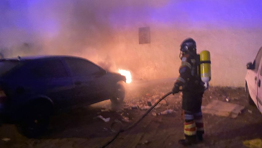 Momento de la actuación de uno de los bomberos