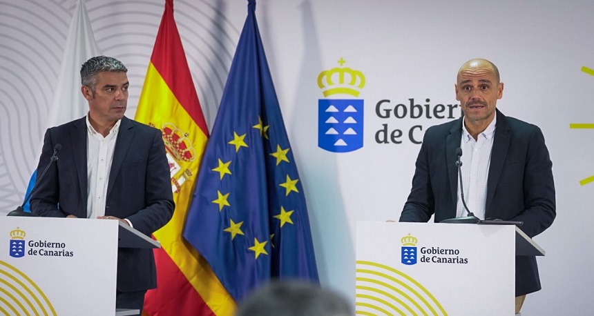 Alfonso Cabello en la rueda de prensa posterior al Consejo de Gobierno con el consejero de Agricultura, Narvay Quintero.