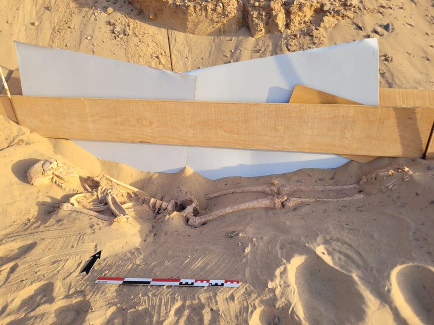 Otro de los cuerpos encontrados en el yacimiento