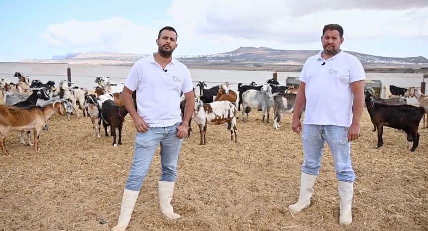 Los hermanos Viña, fundadores de Quesería El Faro.