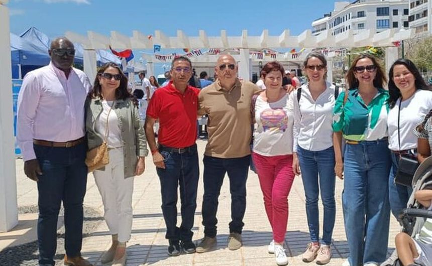 Carlos Alférez en el centro de la imagen con diferentes dirigentes socialistas durante la última campaña electoral