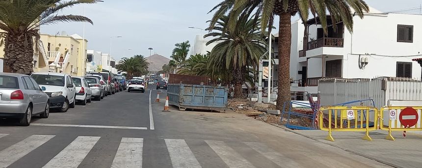 Las obras llevan un retraso considerable y afectan a una importante zona comercial y de aparcamientos.