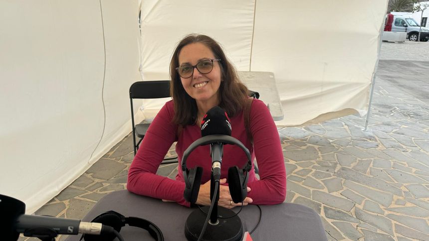 Una de las participantes del Mercado que participó en el programa especial.