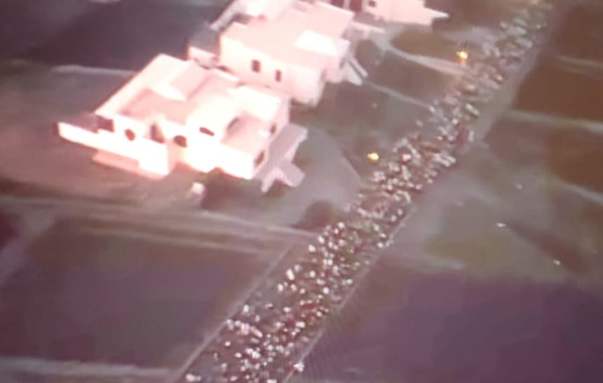Vista aérea captada por los organizadores de los primeros peregrinos saliendo de noche