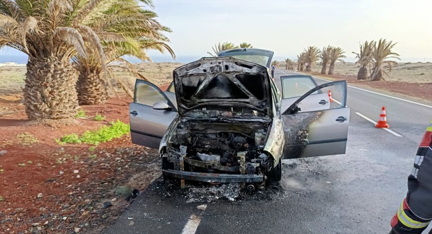 El coche quedó totalmente destrozado