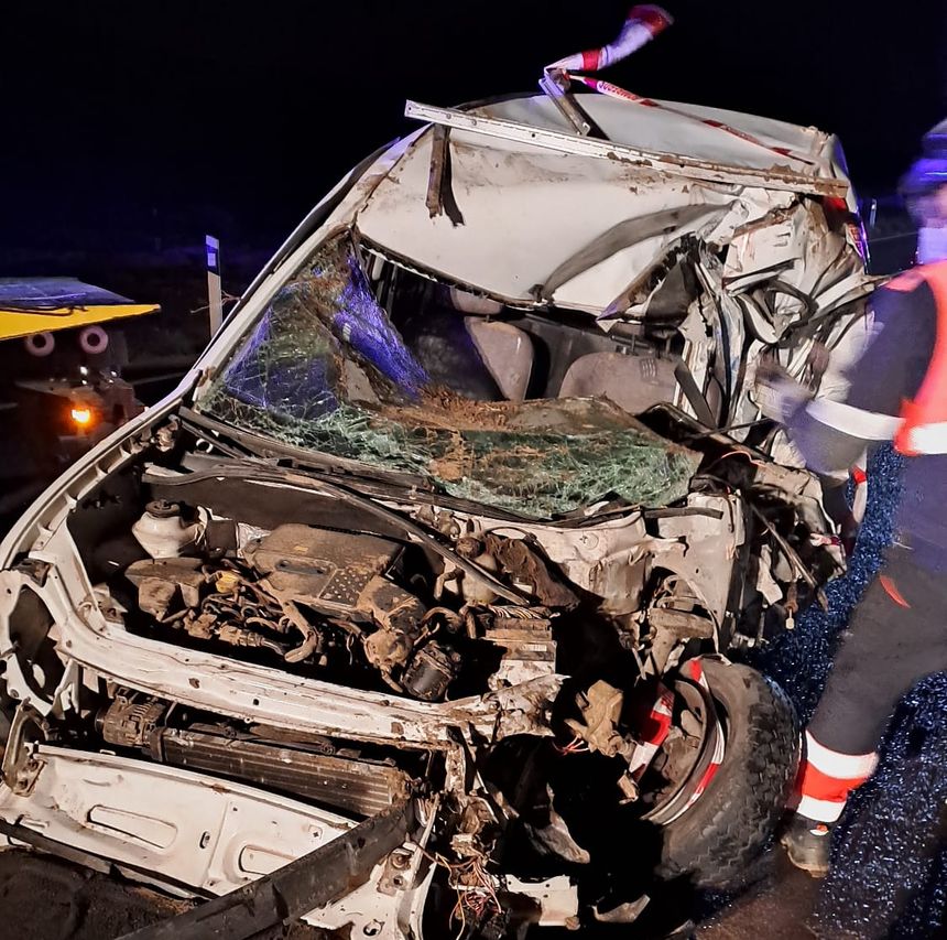 La furgoneta quedó totalmente destrozada