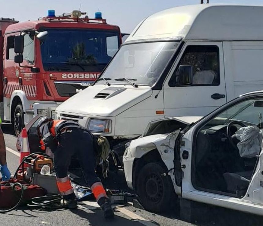 Los bomberos tuvieron que utilizar toda su destreza para poder solucionar el problema